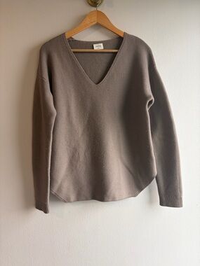 Wilfred V-Neck Knit Sweater in Taupe Brown